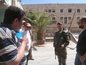 Hani Abuhaikal and Israeli border guard debate Hebron’s history in Hebrew.